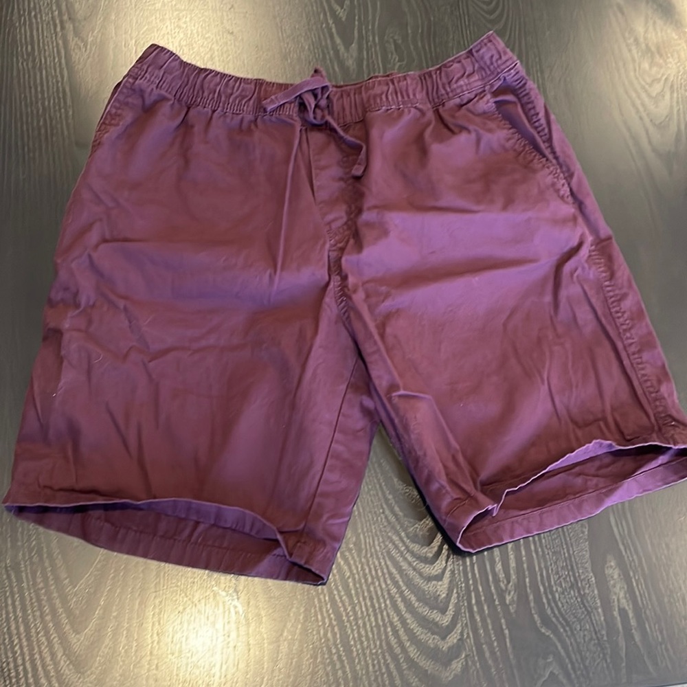 H&M Men's Medium Shorts - Maroon